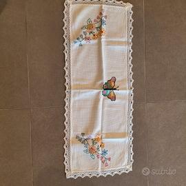 centrino con farfalle