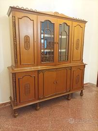 Credenza con vetrinetta