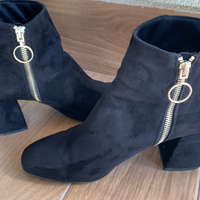 Stivaletto Donna in Velluto Nero, n° 40 (rovinato)