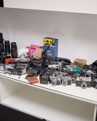 Circa 30 macchine fotografiche