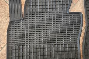 tappetini di gomma per auto smart nuovi mai usati