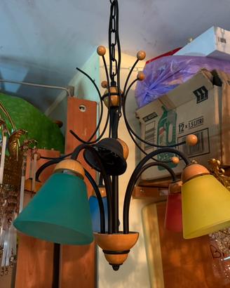 Lampadario bracci in ferro, legno e vetri colorati