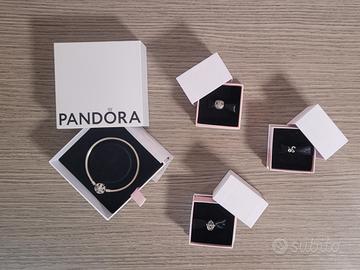 Pandora rigido con 3 charm e scatole originali