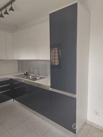 Cucina completa ad angolo