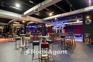 SCOPRI LE QUALITÀ' DI QUESTO LOCALE IMPONENTE