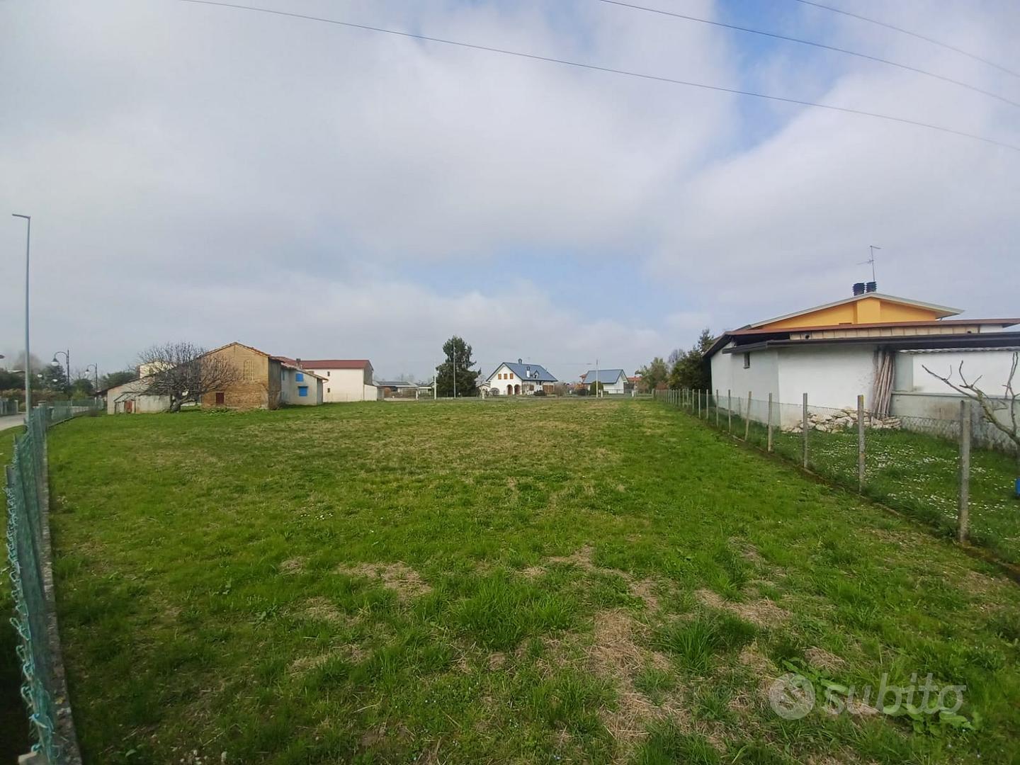 Terreno 1800 mq edif. - Vista 2