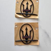 Coppia stemmi maserati nuovi neri nuovi