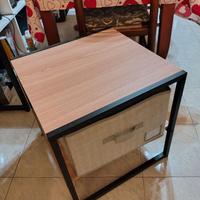 Tavolinetto quadrato moderno, stile industrial