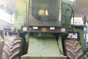 Mietitrebbia yohn deere 1075