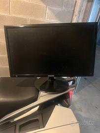 1 computer Xmachines  + 2 monitor Samsung