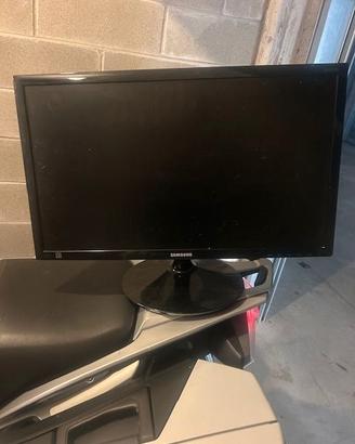 1 computer Xmachines  + 2 monitor Samsung