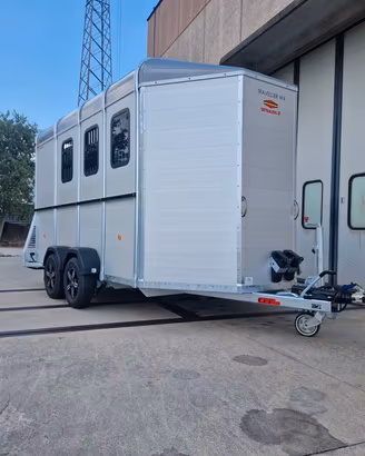 Trailer van trasporto cavalli 4 posti