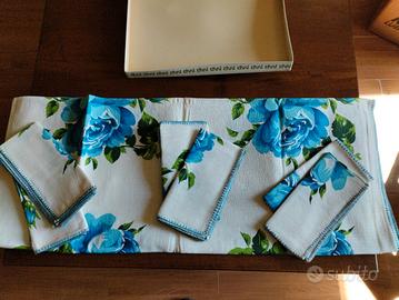 tovaglia con set di tovaglioli 