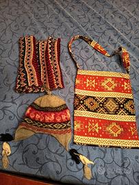 Cappello peruviano e sciarpa in lana con borsa