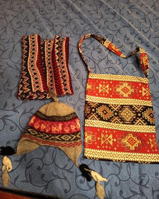 Cappello peruviano e sciarpa in lana con borsa