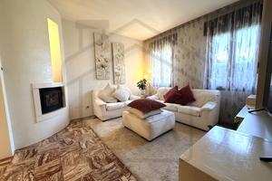 ELEGANTE PORZIONE DI BIFAMILIARE IN POSIZIONE CENT