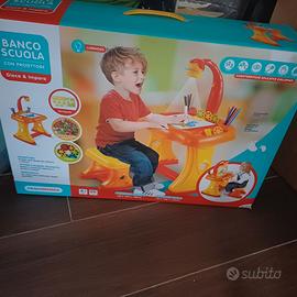 Banco scuola con proiettore