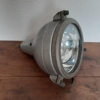leggeri Riflettori industriali vintage