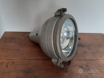 leggeri Riflettori industriali vintage