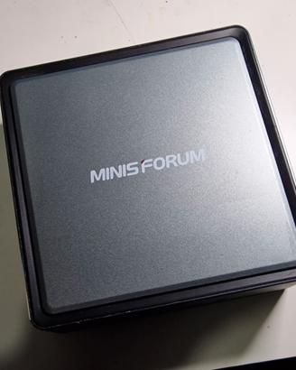 Mini PC Minis Forum U820 e mouse Logitech