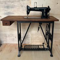 Macchina da cucire Necchi restaurata