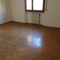 Appartamento piano rialzato 3 camere,cucina,bagno