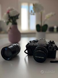 Fotocamera Olympus OM-10+Zuiko 50mm f/1.8 Vintage