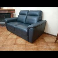 divano blu in pelle 