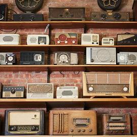 Se dovete gettare una vecchia radio guasta...