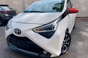 Toyota Aygo 5p 1.0 x-play -CAMERA - TAGLIANDI CASA