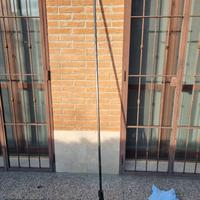 Elegante bastone per tende con dettagli decorativi