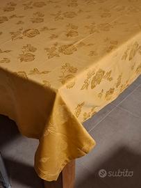 Tovaglia fiandra color oro CON 24 TOVAGLIOLI