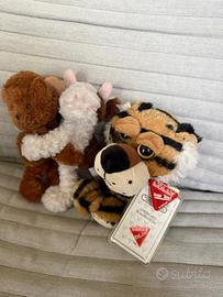 2 Peluche Tigre e orsetto mucca abbracciati.