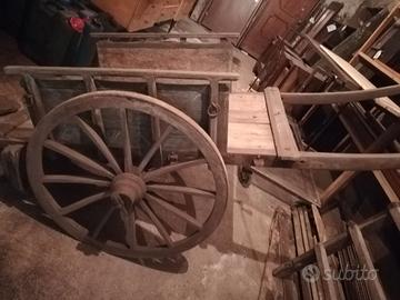 carretto di legno vecchio