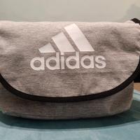 Piccola borsa originale Adidas colore grigio.