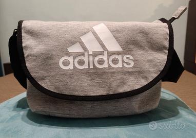 Piccola borsa originale Adidas colore grigio.