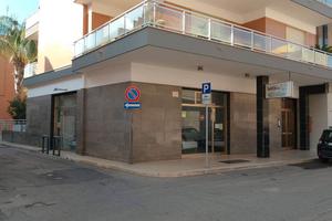 Locale commerciale in Via Antonio Gramsci 35