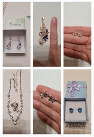 Orecchini, anelli, collana