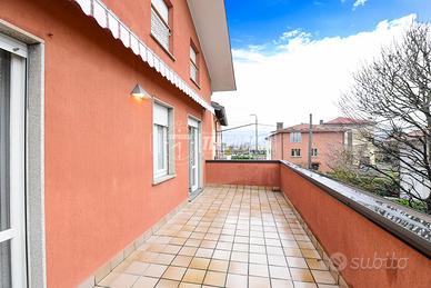 TRILOCALE CON TERRAZZO, POSTO AUTO E SOTTOTETTO!!