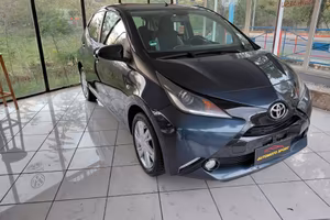 Toyota Aygo 1.0 VVT-i 69 CV 5 porte x-play