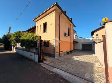 VILLA SINGOLA A MORTARA