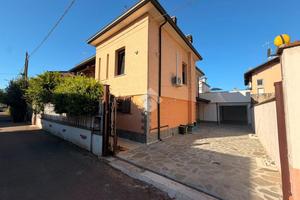 VILLA SINGOLA A MORTARA