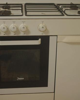 Cucina Lavello inox Tavolo più 6 sedie in legno