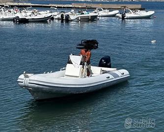 Nautica gommone con posto barca