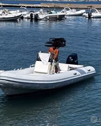 Nautica gommone con posto barca