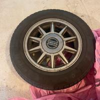 4 cerchi volvo  con gomme