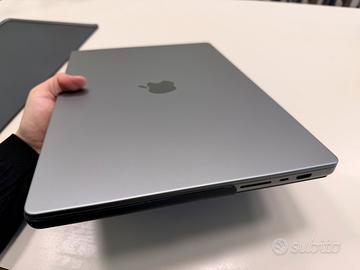 Macbook pro M1 pro 2021 32 gb RAM 1 TB SSD