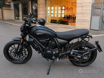 Ducati Scrambler Icon Dark 803 – 1.300 km
