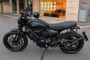 Ducati Scrambler Icon Dark 803 – 1.300 km
