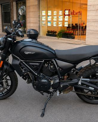 Ducati Scrambler Icon Dark 803 – 1.300 km
